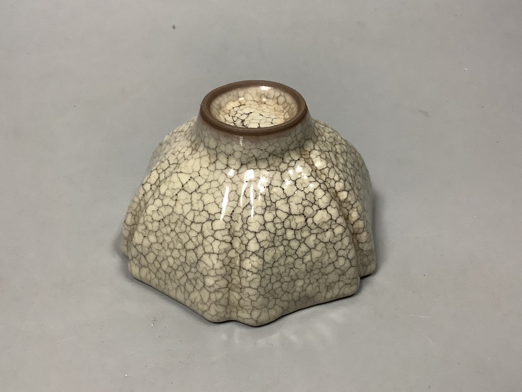 A Chinese crackle glaze hexagonal cup, diameter 9cm